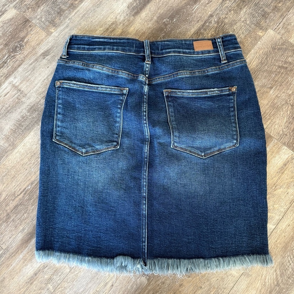 Like new! Judy Blue CAROLYNN HIGH RISE DENIM SKIRT with Frayed Hem - Picture 6 of 11
